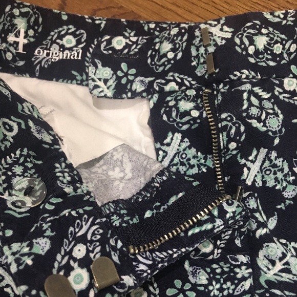 LOFT (Ann Taylor) Patterned Shorts - Size 4 - Picture 2 of 8